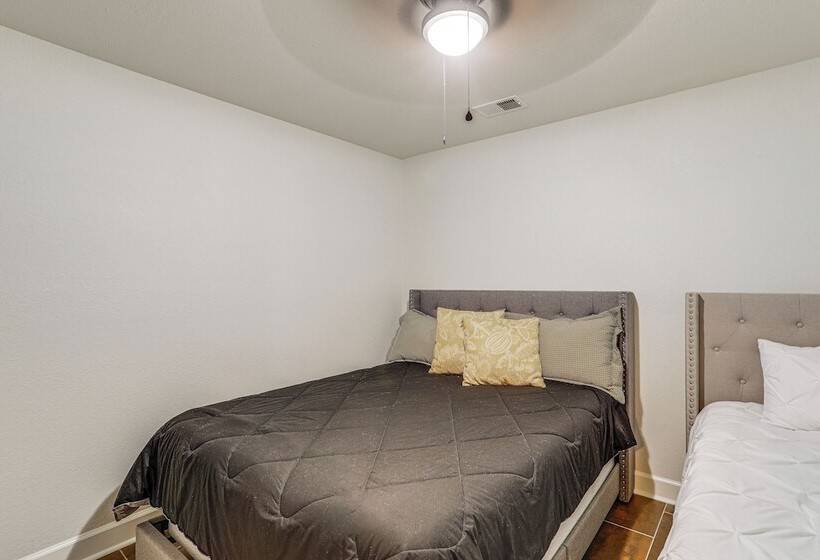 Luxe Home W/ Panoramic Greers Ferry Lake Views