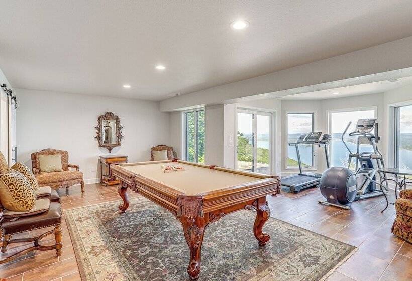 Luxe Home W/ Panoramic Greers Ferry Lake Views
