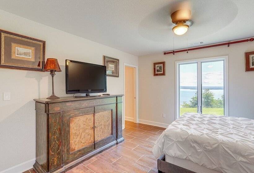 Luxe Home W/ Panoramic Greers Ferry Lake Views