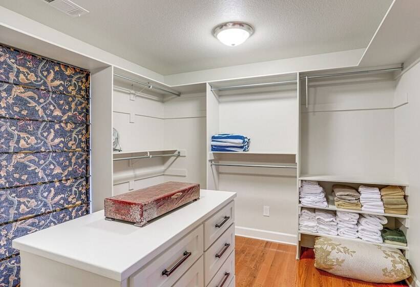 Luxe Home W/ Panoramic Greers Ferry Lake Views