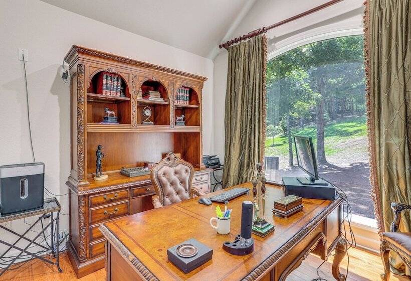 Luxe Home W/ Panoramic Greers Ferry Lake Views