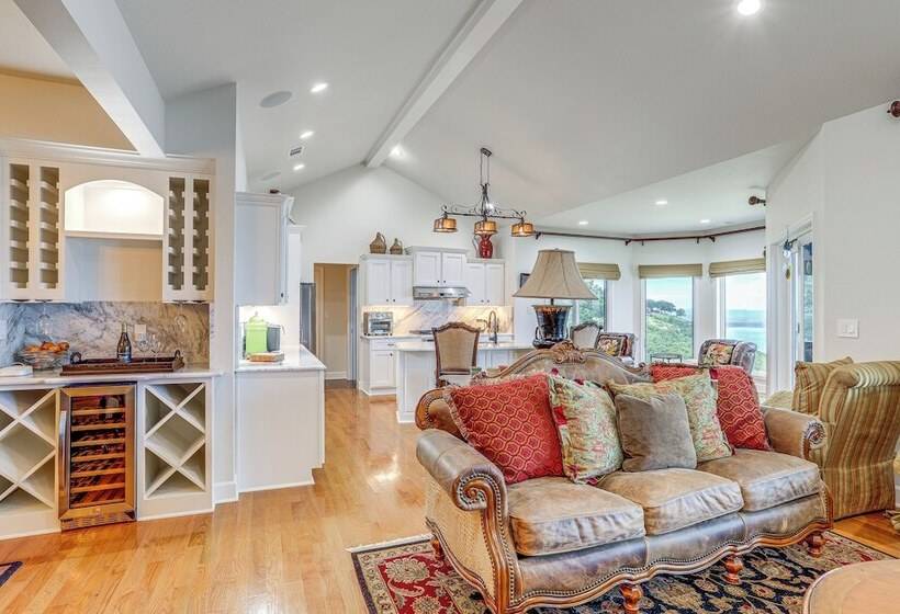 Luxe Home W/ Panoramic Greers Ferry Lake Views