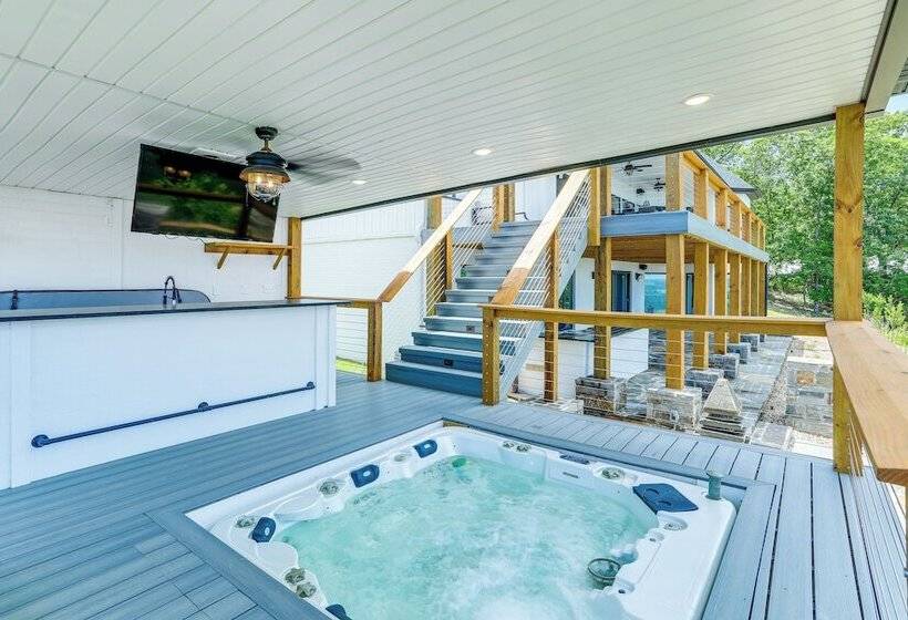Luxe Home W/ Panoramic Greers Ferry Lake Views