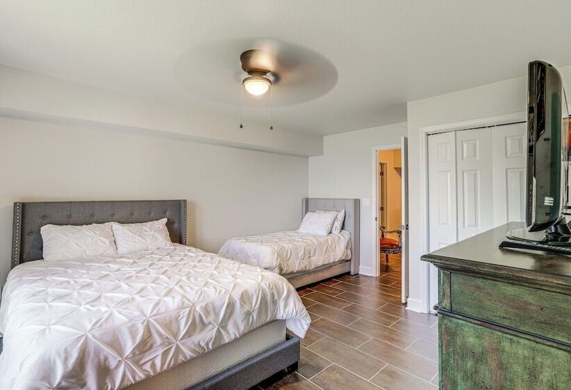 Luxe Home W/ Panoramic Greers Ferry Lake Views