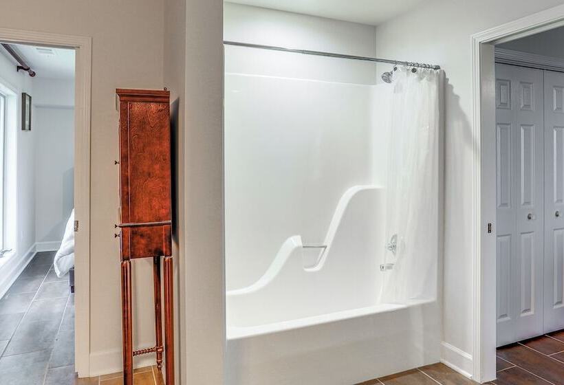 Luxe Home W/ Panoramic Greers Ferry Lake Views