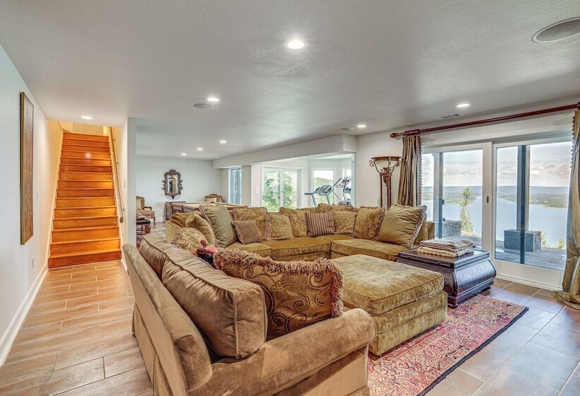 Luxe Home W/ Panoramic Greers Ferry Lake Views