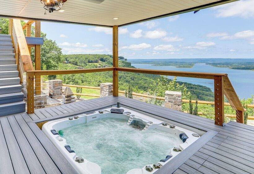 Luxe Home W/ Panoramic Greers Ferry Lake Views
