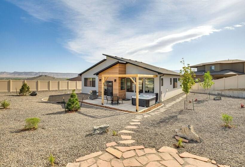 Luxe Living: Grand Junction Home W/ Hot Tub, Views