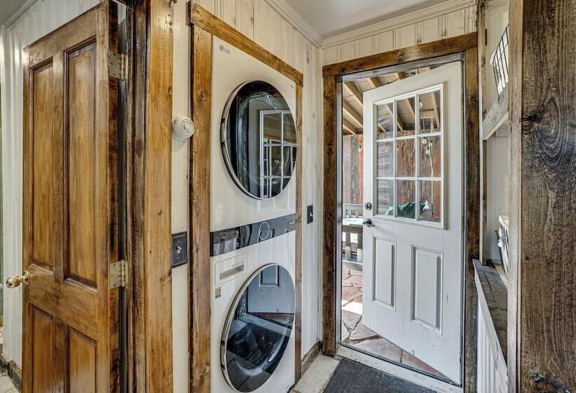 14 Mi To Main Street Moab: Cabin W/ Hot Tub Access