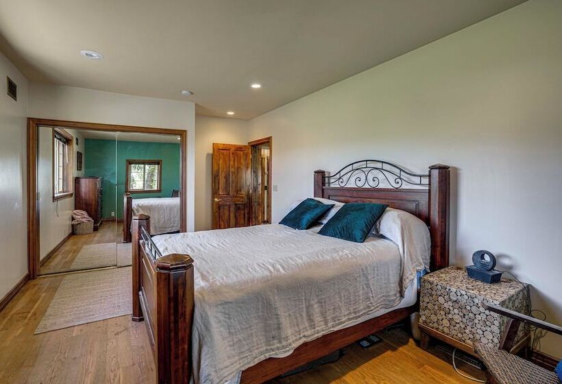 14 Mi To Main Street Moab: Cabin W/ Hot Tub Access