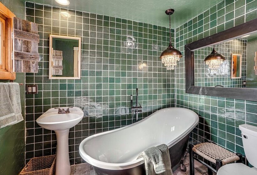 14 Mi To Main Street Moab: Cabin W/ Hot Tub Access