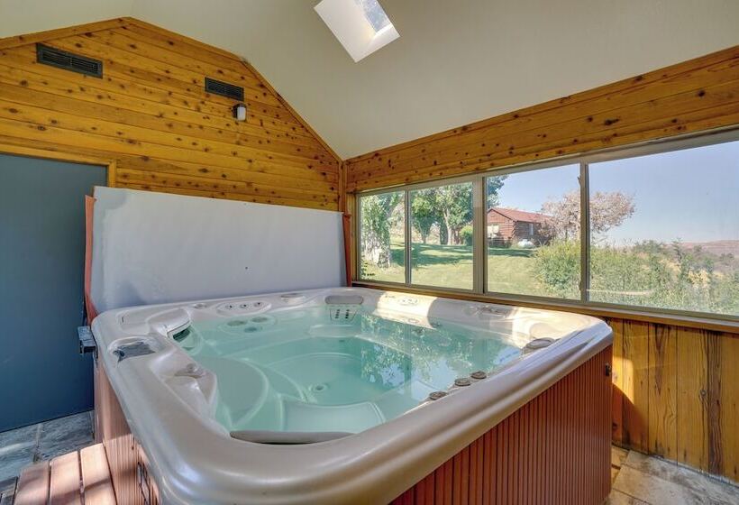 14 Mi To Main Street Moab: Cabin W/ Hot Tub Access