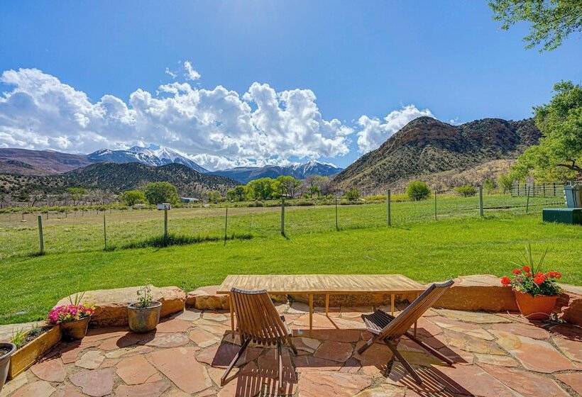 14 Mi To Main Street Moab: Cabin W/ Hot Tub Access