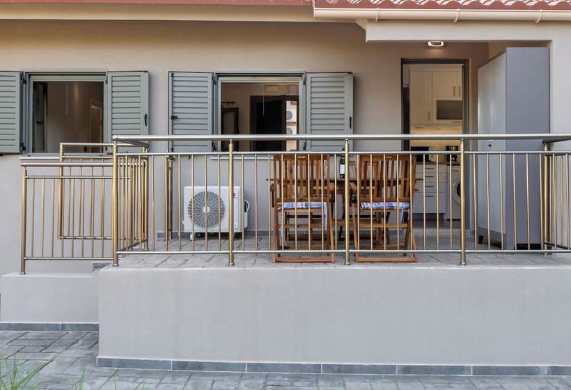 Makris Gialos Lemon Cottage In Lassi Kefalonia