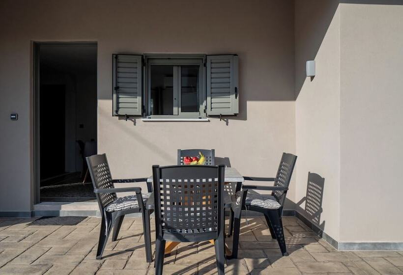 Makris Gialos Lemon Cottage In Lassi Kefalonia