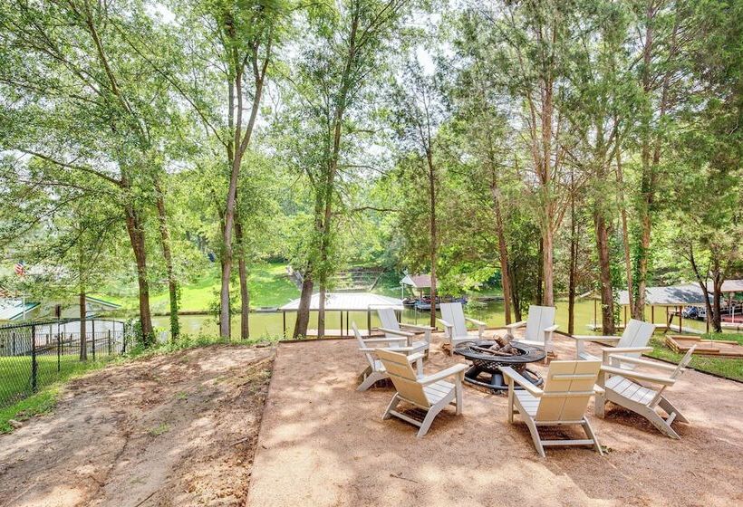 Dock & Fire Pit: Lakefront Home In Malakoff!
