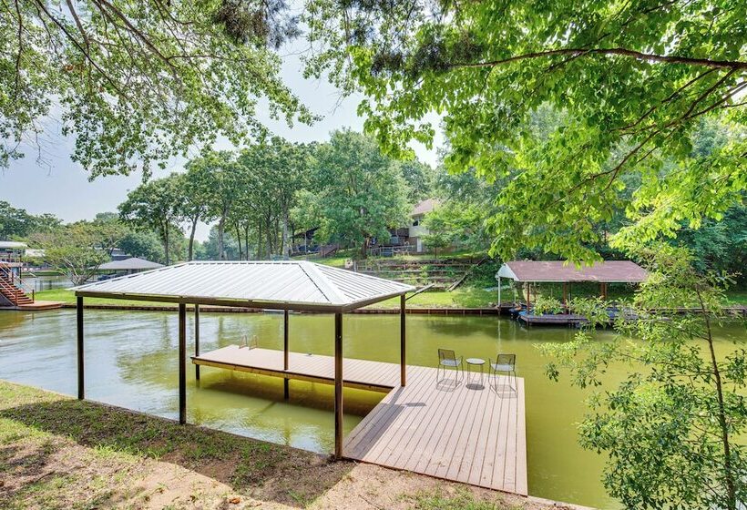 Dock & Fire Pit: Lakefront Home In Malakoff!