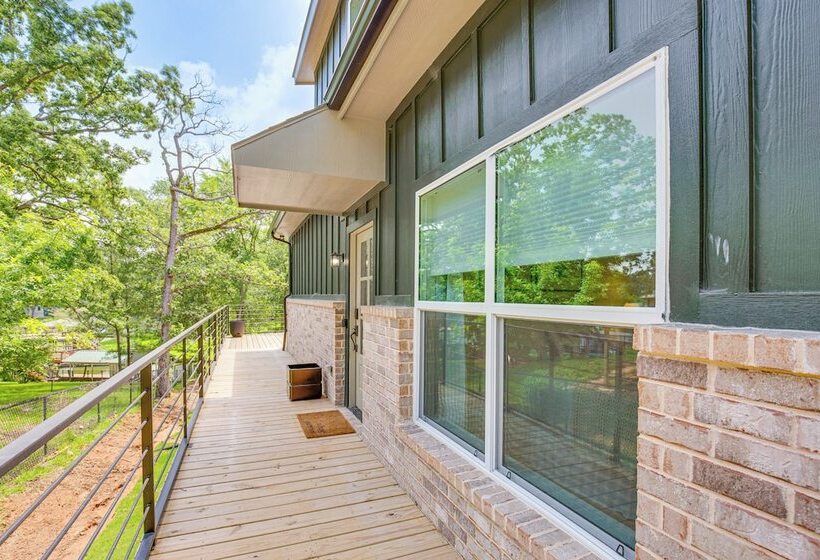 Dock & Fire Pit: Lakefront Home In Malakoff!