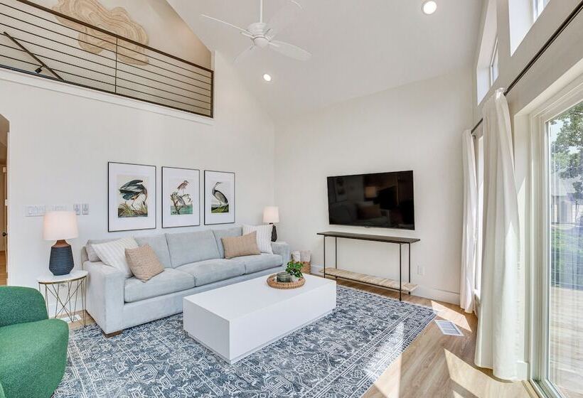 Dock & Fire Pit: Lakefront Home In Malakoff!