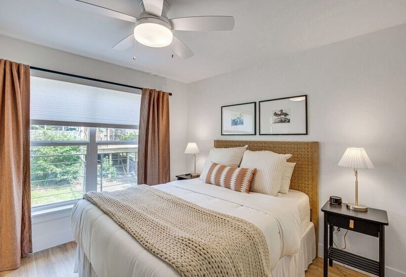 Dock & Fire Pit: Lakefront Home In Malakoff!