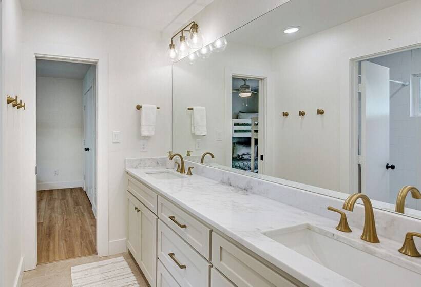 Dock & Fire Pit: Lakefront Home In Malakoff!