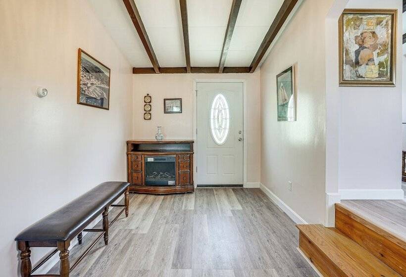 Massachusetts Abode W/ Deck & Grill: Near Beaches!