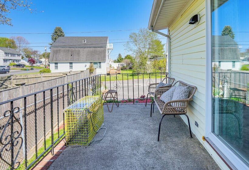 Massachusetts Abode W/ Deck & Grill: Near Beaches!