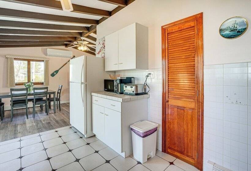 Massachusetts Abode W/ Deck & Grill: Near Beaches!