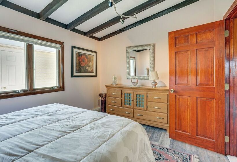 Massachusetts Abode W/ Deck & Grill: Near Beaches!