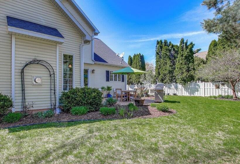 Menasha Home W/ Patio   Walking Distance To Lake!