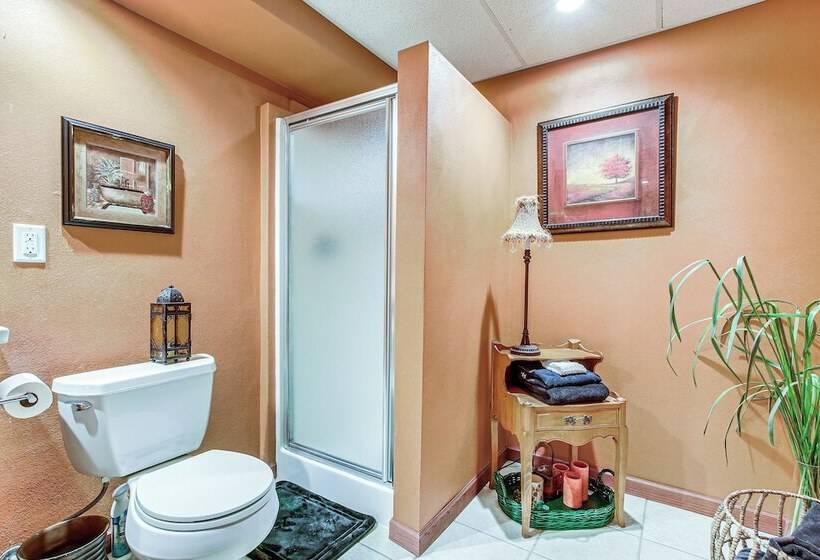 Menasha Home W/ Patio   Walking Distance To Lake!