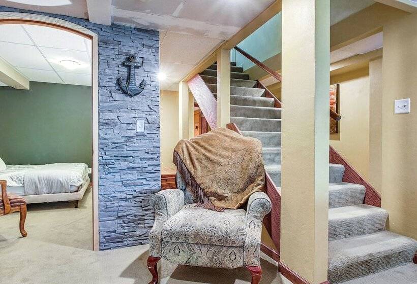 Menasha Home W/ Patio   Walking Distance To Lake!