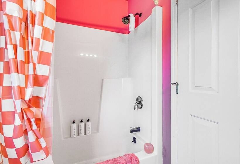 Menasha Home W/ Patio   Walking Distance To Lake!