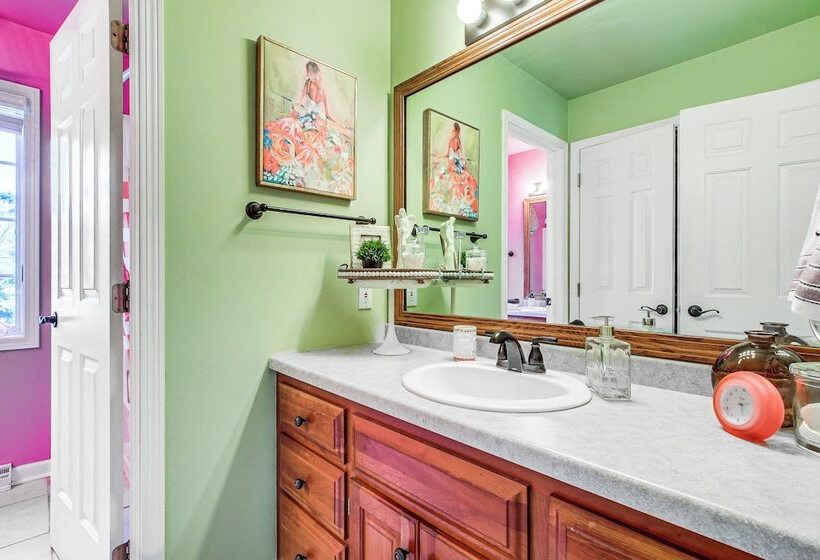 Menasha Home W/ Patio   Walking Distance To Lake!