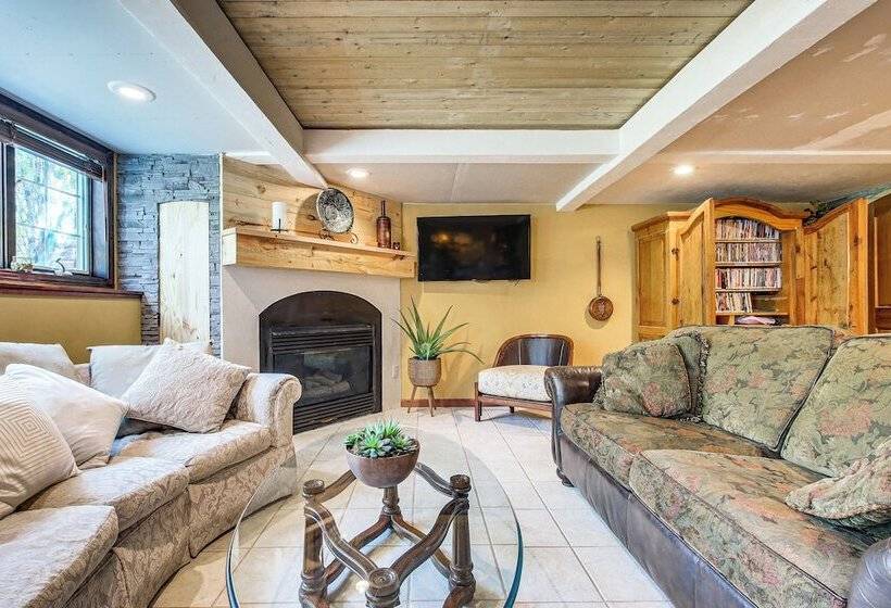 Menasha Home W/ Patio   Walking Distance To Lake!