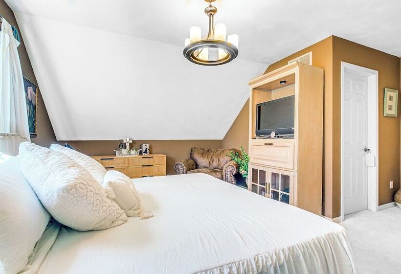 Menasha Home W/ Patio   Walking Distance To Lake!