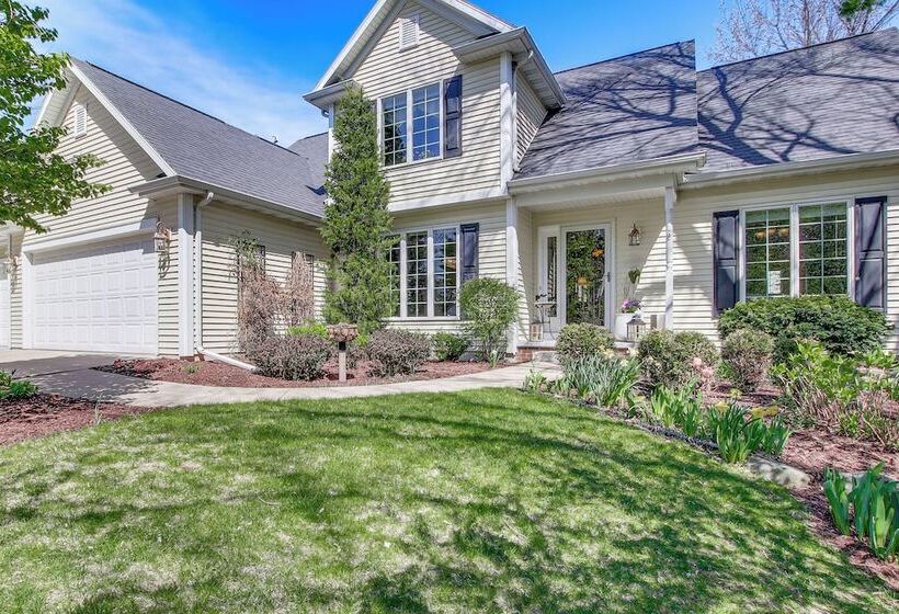 Menasha Home W/ Patio   Walking Distance To Lake!