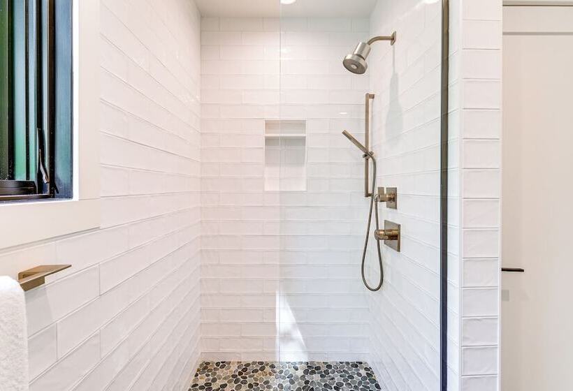 Modern Bellaire Cabin < 5 Mi To Lake & Slopes!