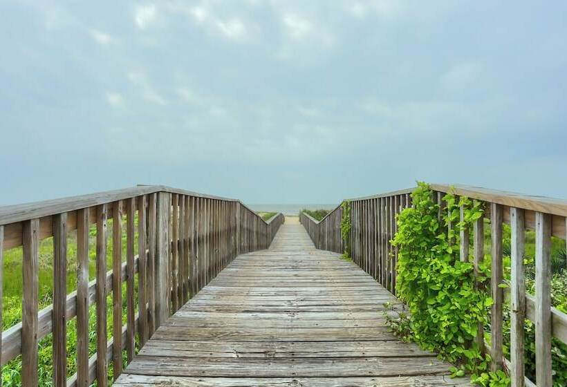 Modern Bolivar Beach House W/ Deck: Steps To Sand!