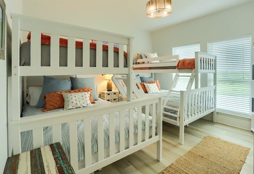 Modern Bolivar Beach House W/ Deck: Steps To Sand!