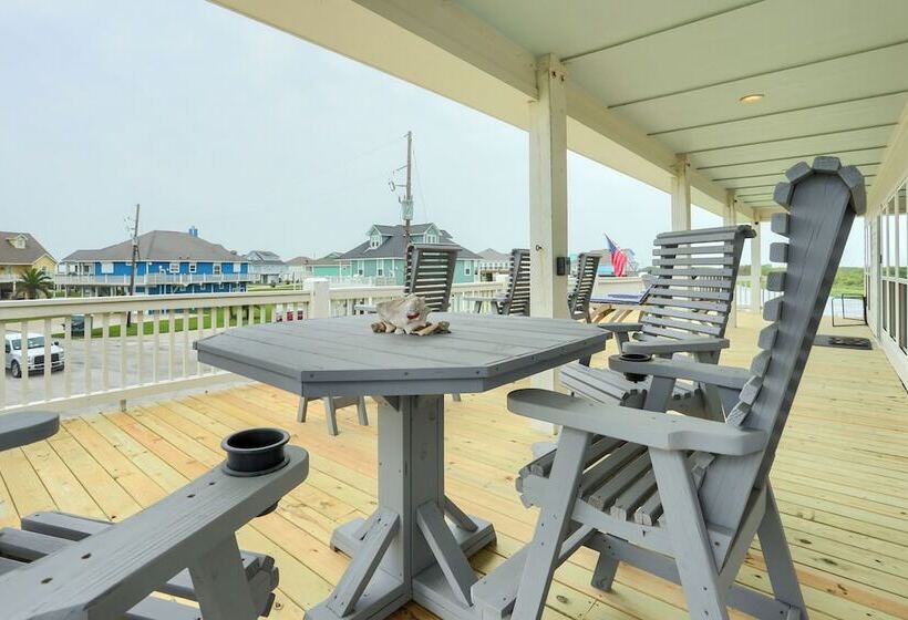 Modern Bolivar Beach House W/ Deck: Steps To Sand!