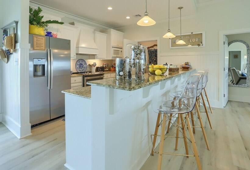 Modern Bolivar Beach House W/ Deck: Steps To Sand!