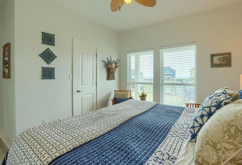 Modern Bolivar Beach House W/ Deck: Steps To Sand!