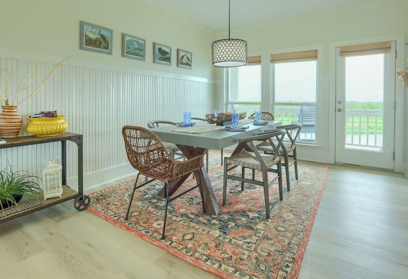 Modern Bolivar Beach House W/ Deck: Steps To Sand!