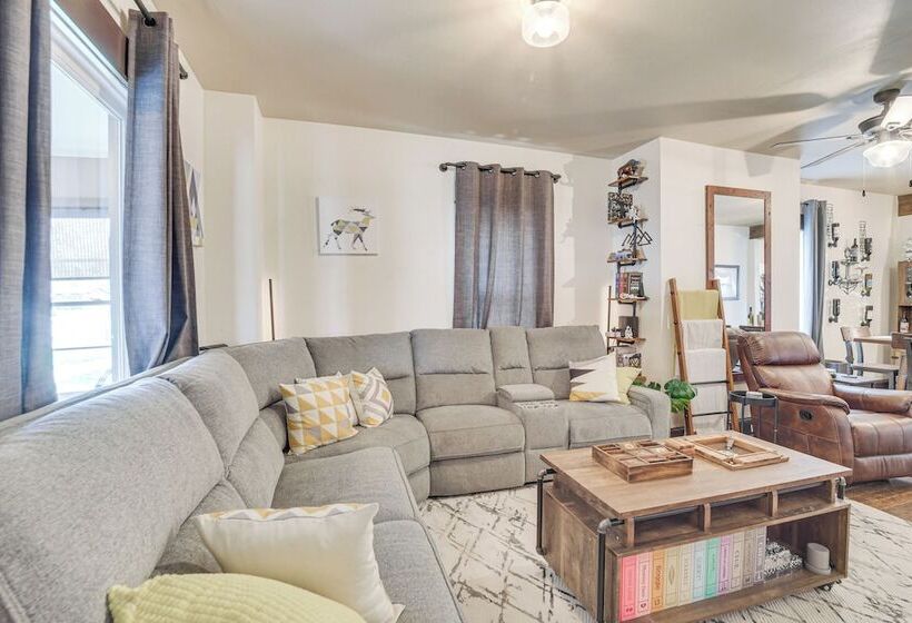 Modern Casselton Vacation Rental: 22 Mi To Fargo!