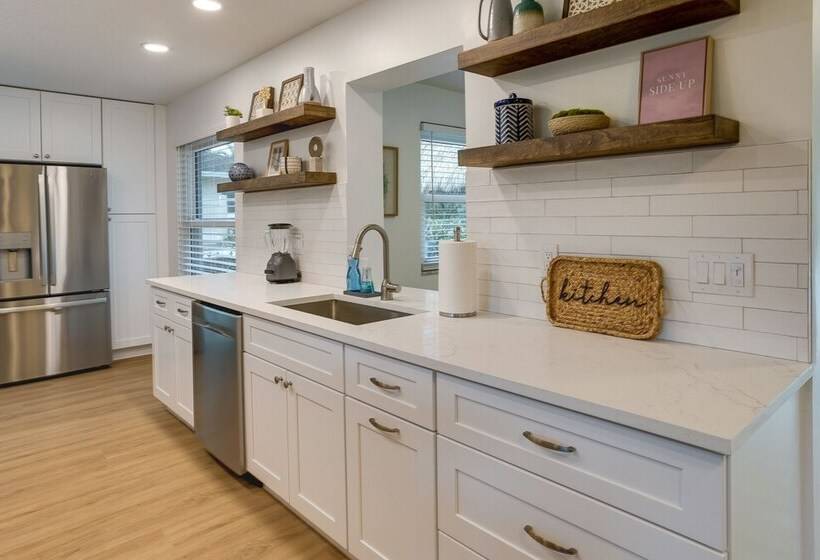 Private Pool + Bar: Palm Beach Gardens Getaway