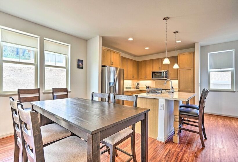 Modern Waianae Home W/ Mountain & Valley View