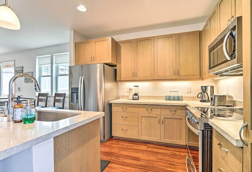 Modern Waianae Home W/ Mountain & Valley View