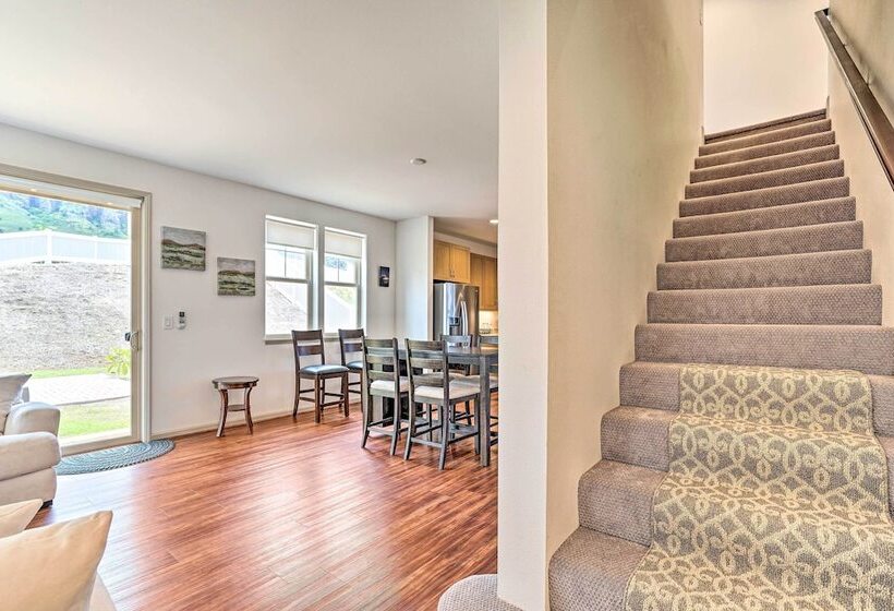 Modern Waianae Home W/ Mountain & Valley View