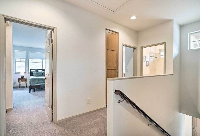 Modern Waianae Home W/ Mountain & Valley View